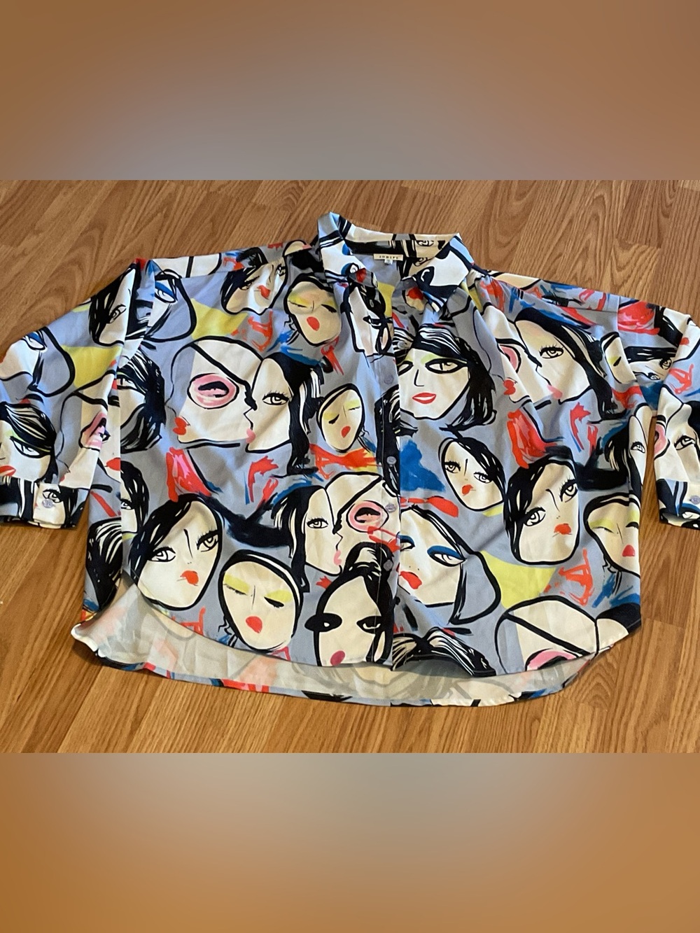 JODIFL:Artistic Faces Print Button-Up Blouse in Multicolor OVERSIZED M. 60 X28